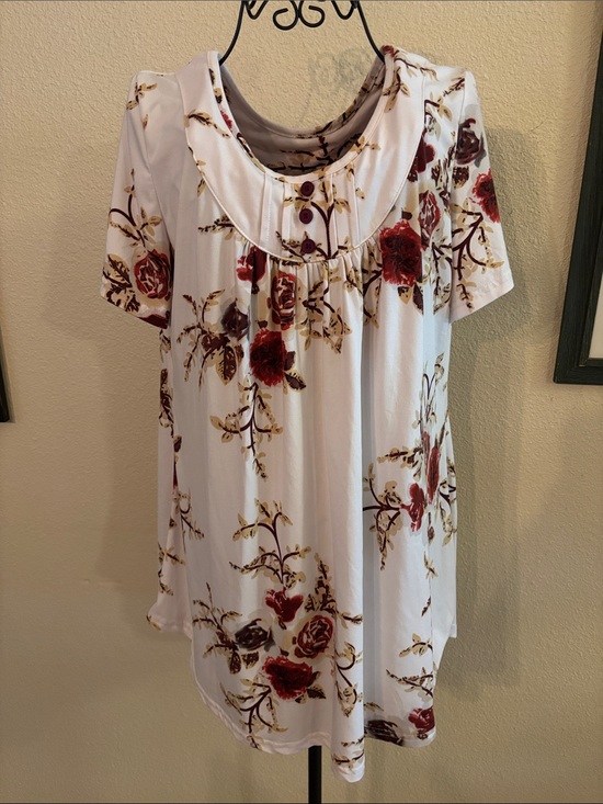 Tops - Women’s White Floral Short-Sleeve Tunic Top - Red Rose Print